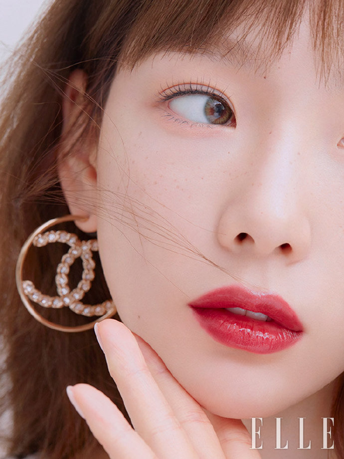 韩国美女组合少女时代金泰妍图片