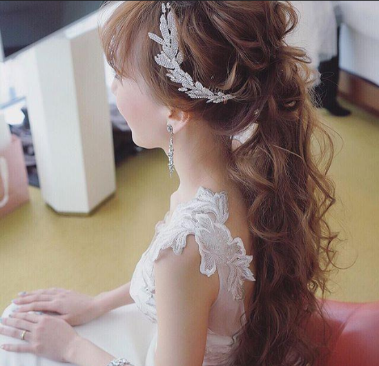 婚礼当天的新娘发型图片 5
