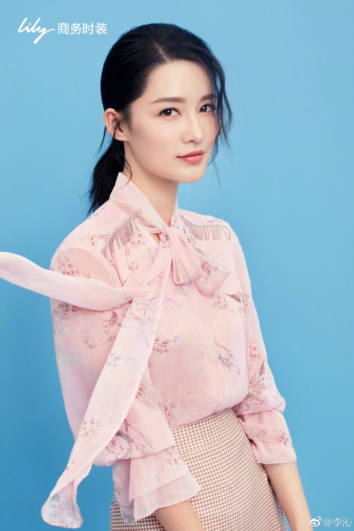 江苏美女明星李沁图片 2