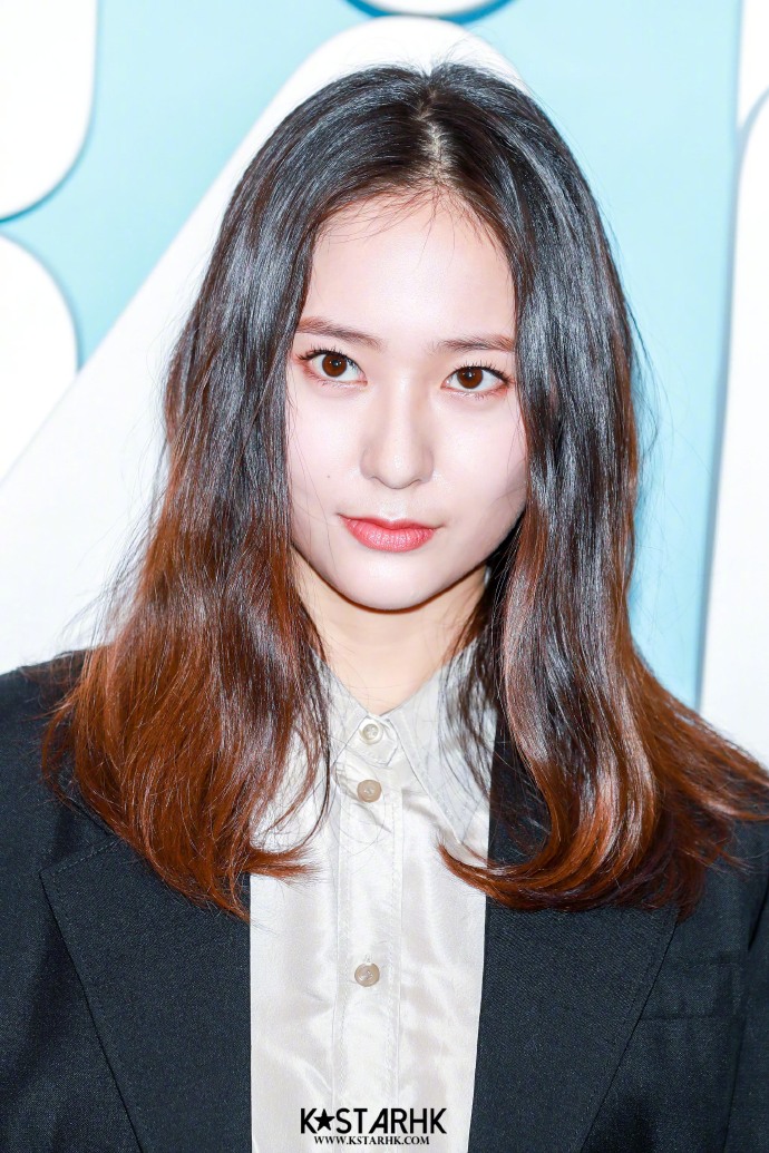韩国美女明星郑秀晶Krystal出席HK Miu Miu活动图片 4
