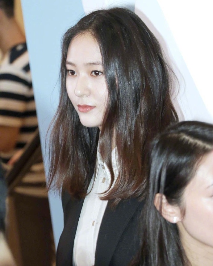 韩国美女明星郑秀晶Krystal出席HK Miu Miu活动图片 6