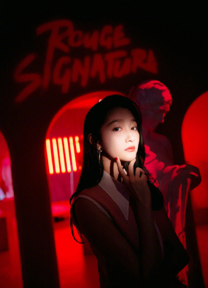 95后美女明星关晓彤周洁琼图片 5
