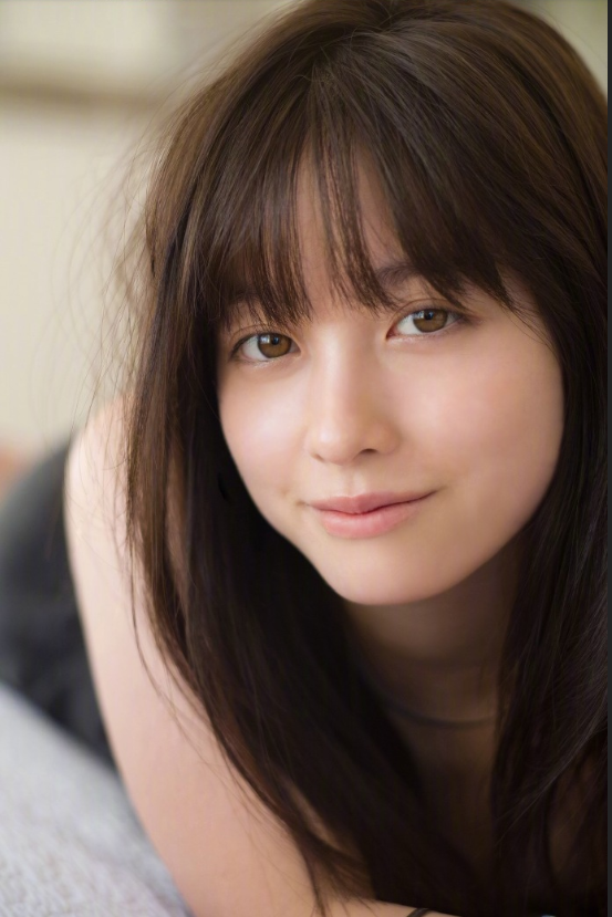 日本女星桥本环奈黑色系小性感图片 4