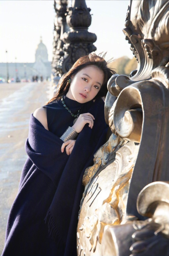 日本女星桥本环奈黑色系小性感图片 10