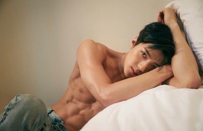 韩国男团exo吴世勋LEON KOREA肌肉帅气图片 8