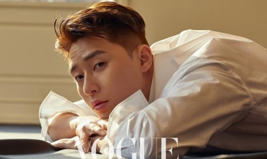 韩国男明星朴叙俊《VOGUE》封面图片 2