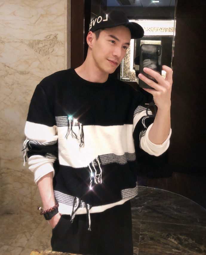海兰察王冠逸古装现代装都超帅图片 7