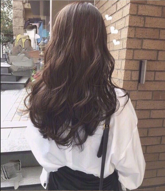 温柔女生空气感中长卷发发型图片 7