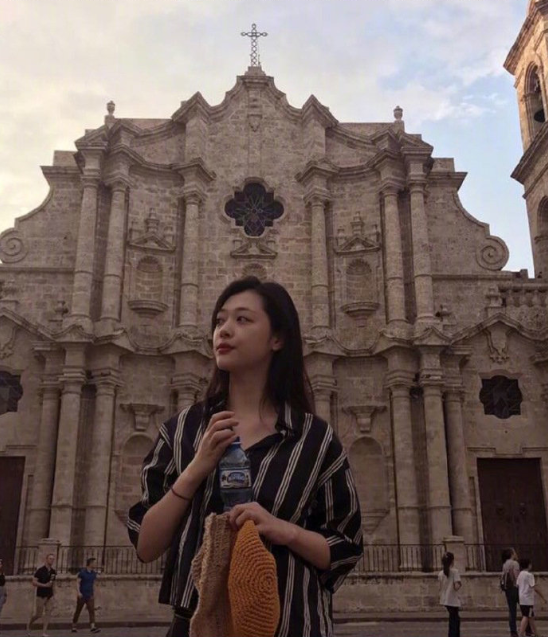 韩国美女图片 女明星崔雪莉春夏旅拍指南 4