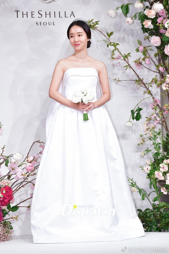 韩国美女明星李贞贤婚礼图片