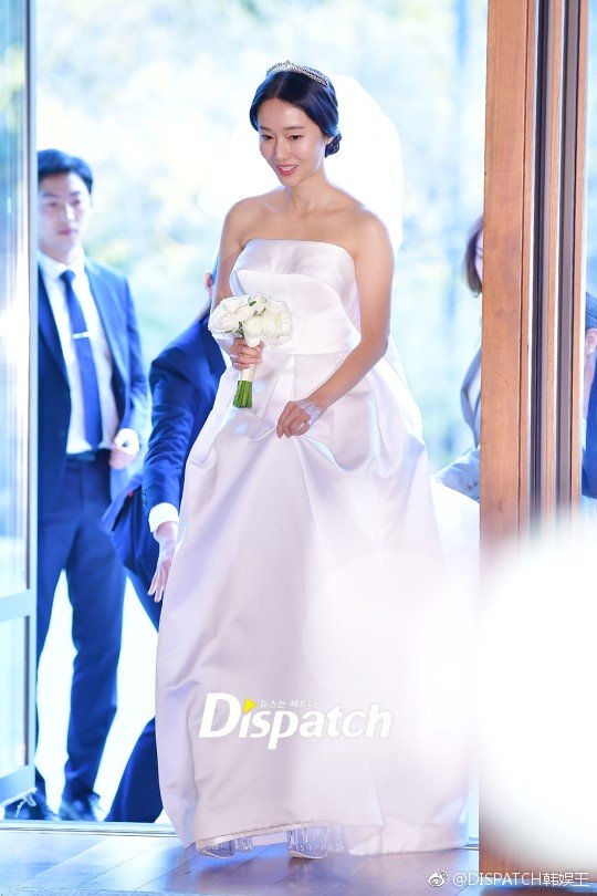 韩国美女明星李贞贤婚礼图片