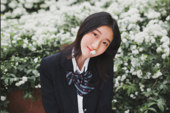 清纯小美女花海写真图片 4