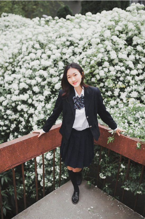 清纯小美女花海写真图片 5
