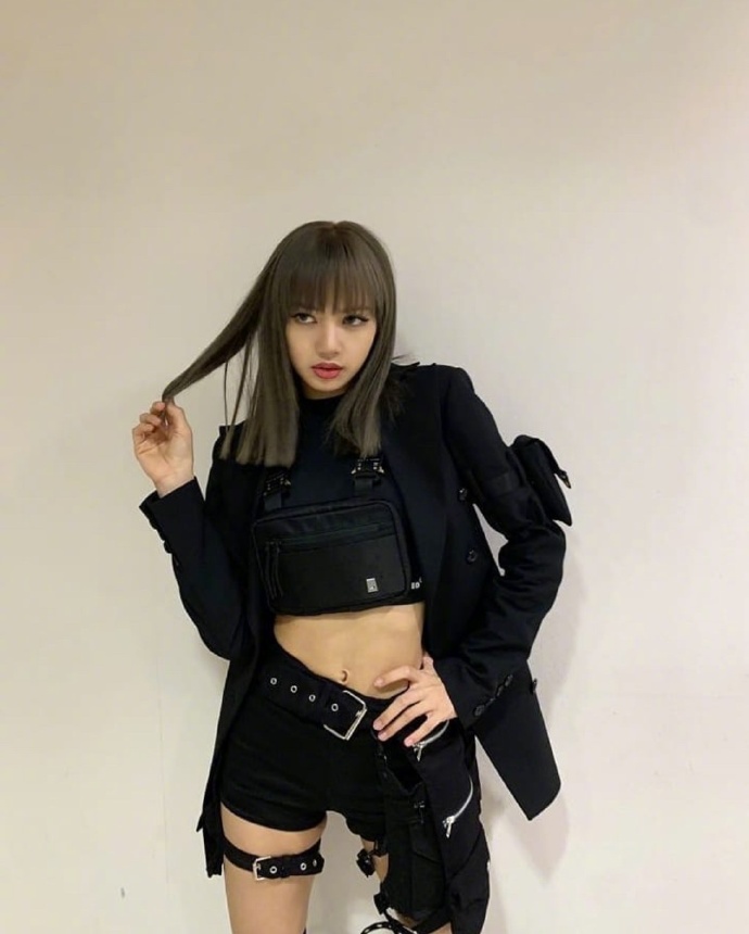 韩国美女组合blackpink成员lisa气质图片 2