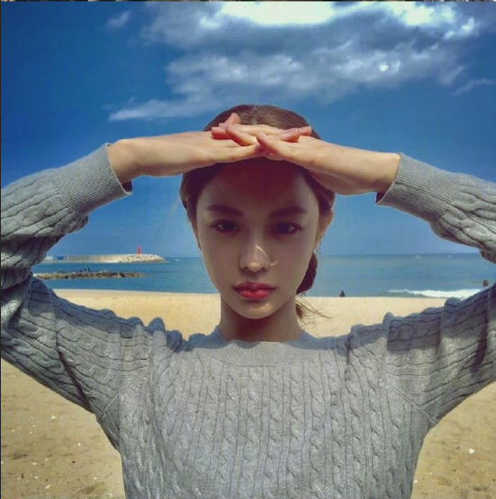韩国模特高允真私服街拍美女图片