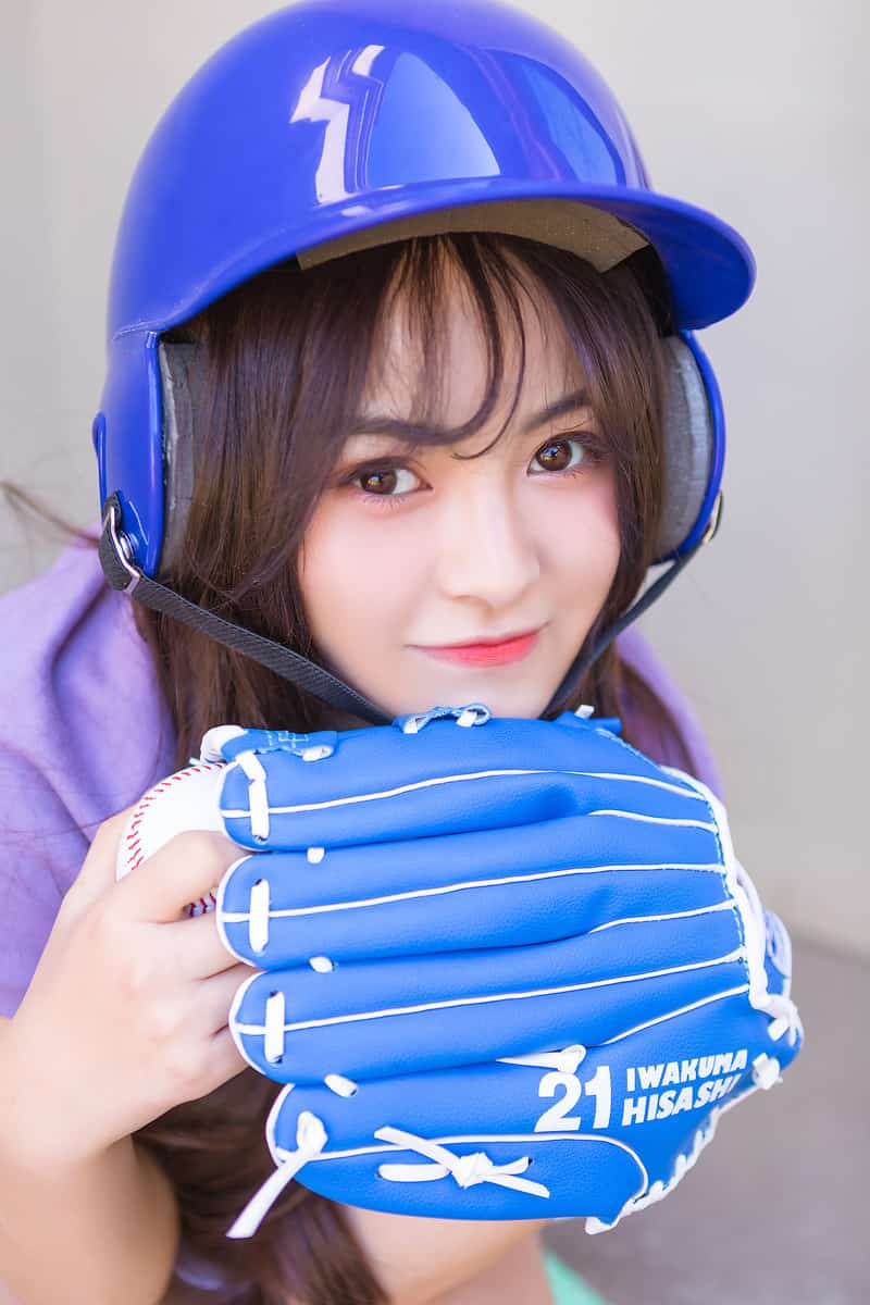 青春美少女带棒球帽运动写真图片 2
