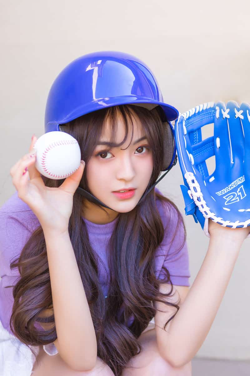 青春美少女带棒球帽运动写真图片 4