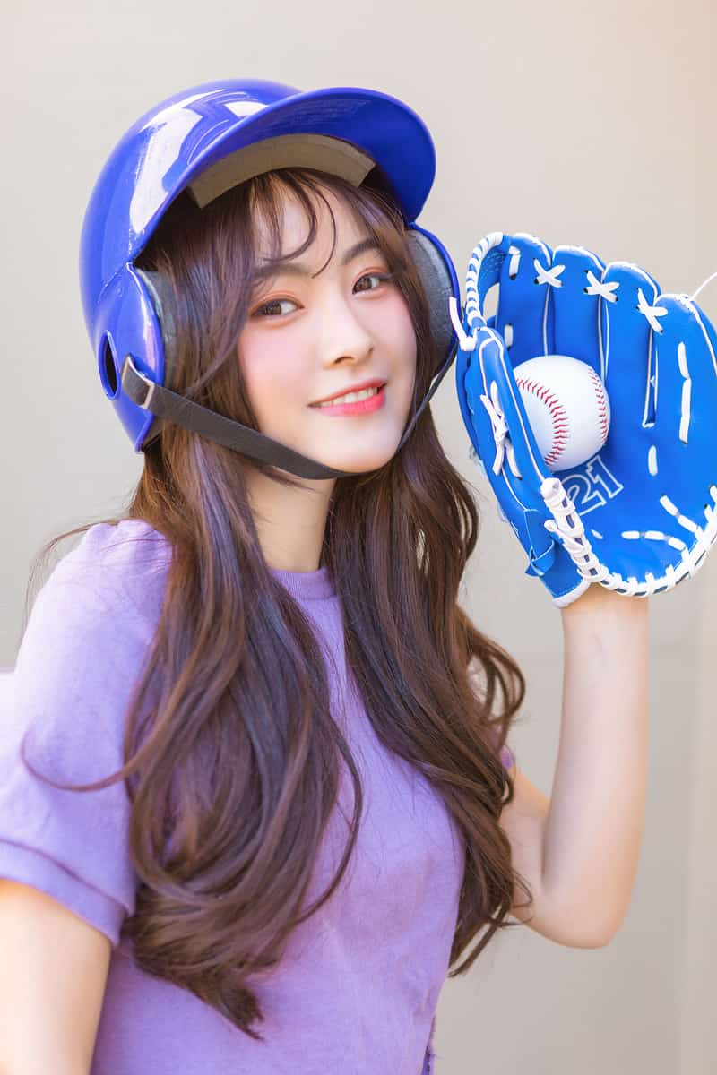 青春美少女带棒球帽运动写真图片 5