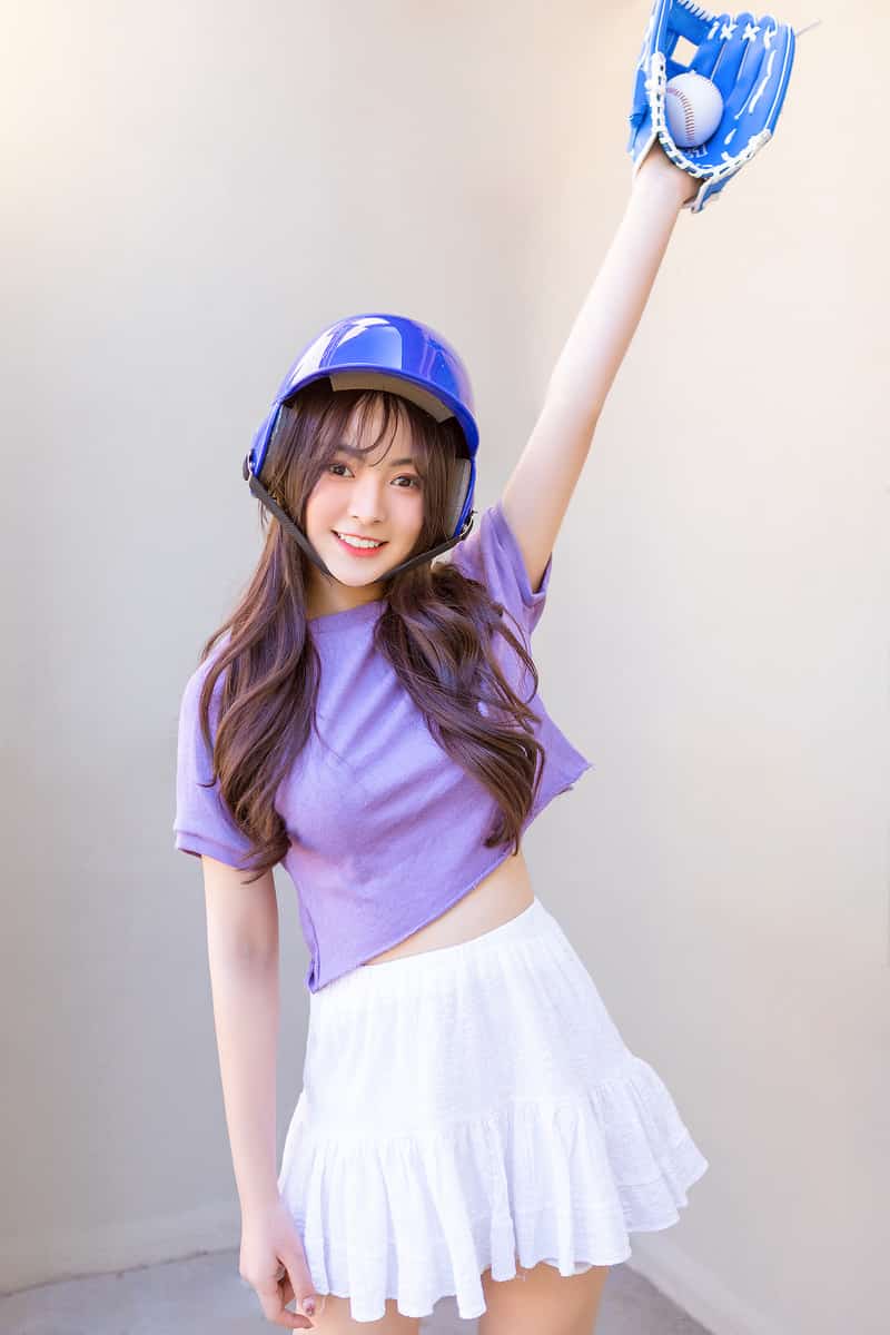 青春美少女带棒球帽运动写真图片 6