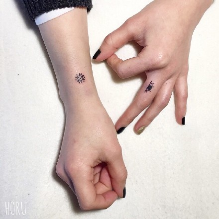 女生手臂纹身小图案大全 5