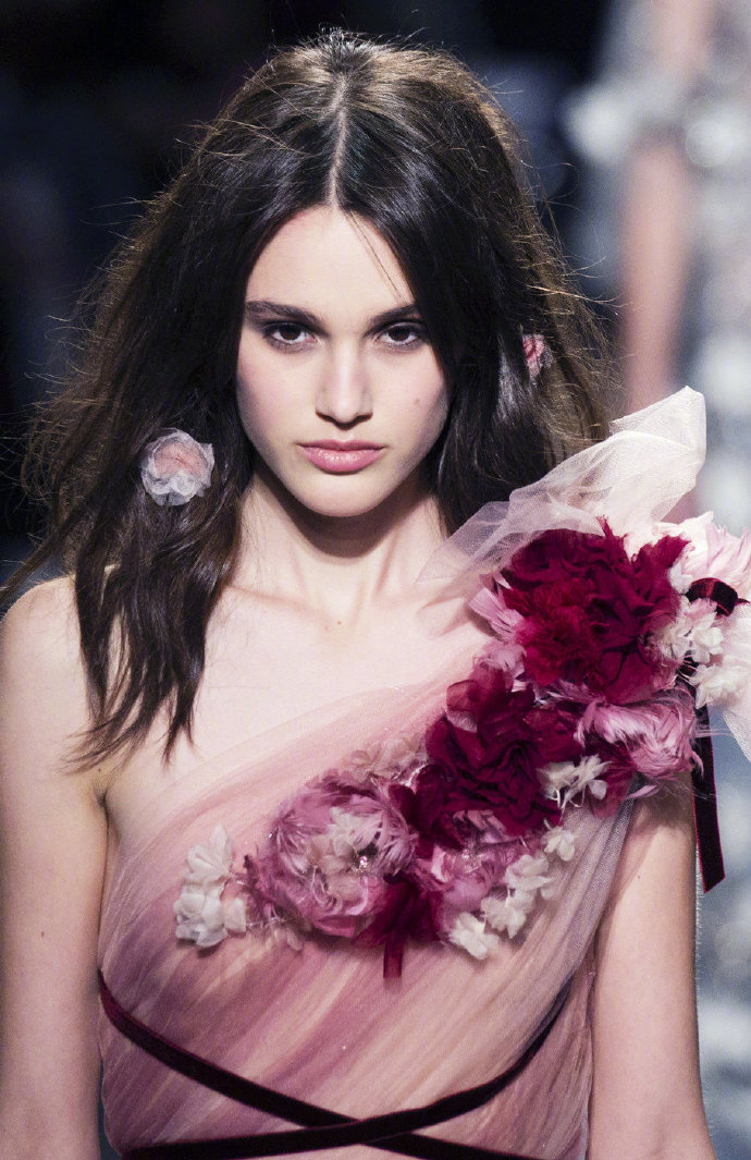 Marchesa Spring2018粉红薄纱仙女美裙礼服图片