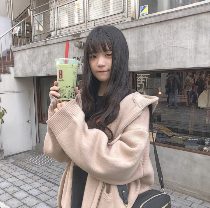 可爱的齐刘海女孩图片 5