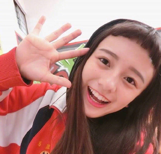 超可爱的美女图片 超短的半圆形刘海发型图片