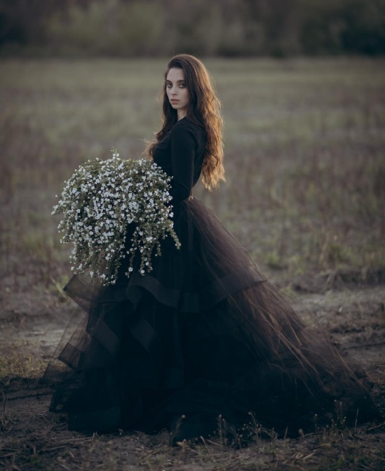 来自Sweet Caroline黑色婚纱图片 6