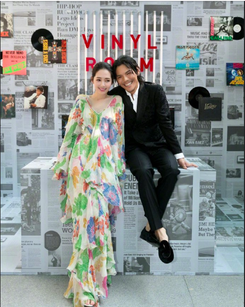 台湾情侣明星郭碧婷向佐合体现身图片