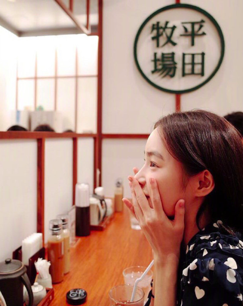 黑色长发美女图片 5
