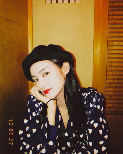 黑色长发美女图片 6