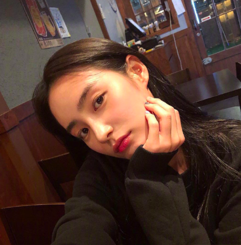 黑色长发美女图片 7