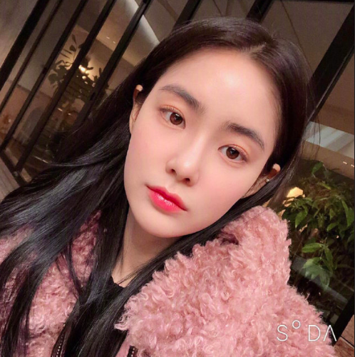 黑色长发美女图片 9