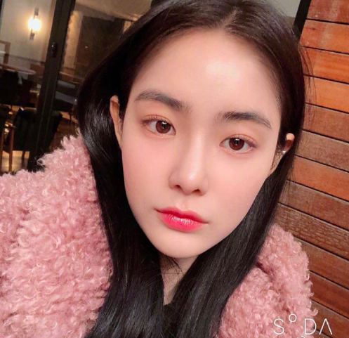黑色长发美女图片 10