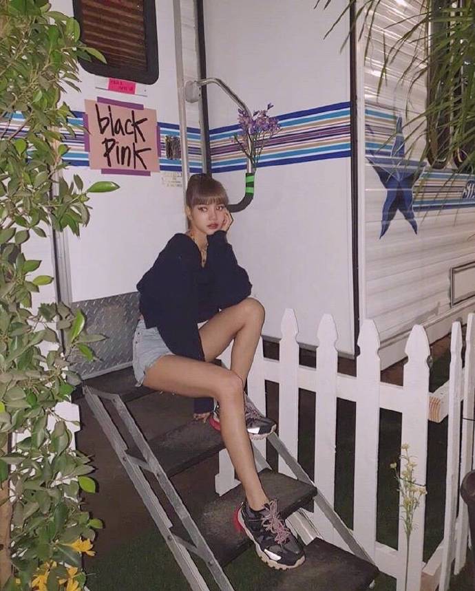韩国美女组合BLACKPINK成员lisa出游图片 6