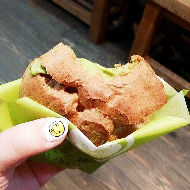 超喜欢吃抹茶泡芙甜点图片 6