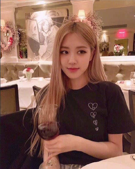 韩国美女明星Blackpink朴彩英图片 2