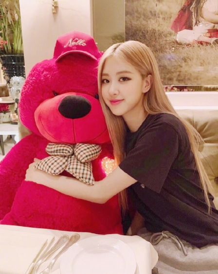 韩国美女明星Blackpink朴彩英图片 4