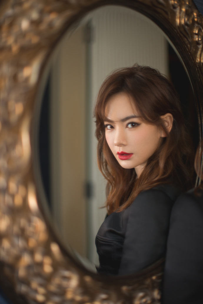 四川美女图片 烈焰红唇女明星戚薇图片 4