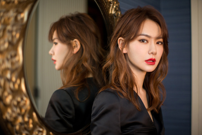 四川美女图片 烈焰红唇女明星戚薇图片 6