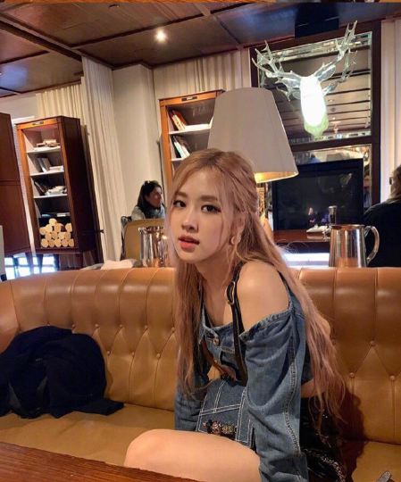 韩国美女组合Blackpink朴彩英Rose游玩图片 6