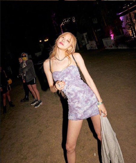 韩国美女组合Blackpink朴彩英Rose游玩图片 12