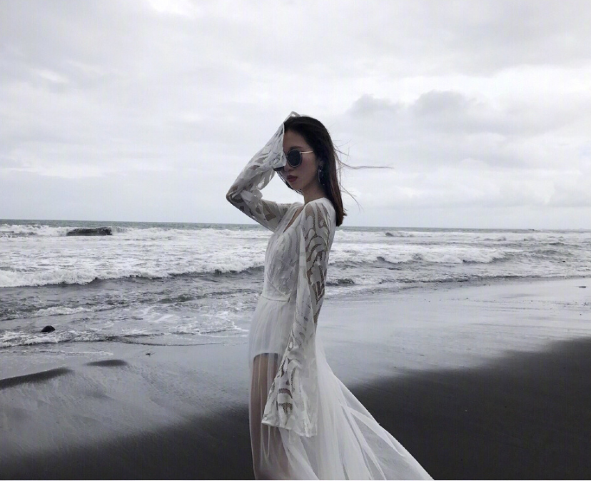 清纯美女海边拍照图片 2