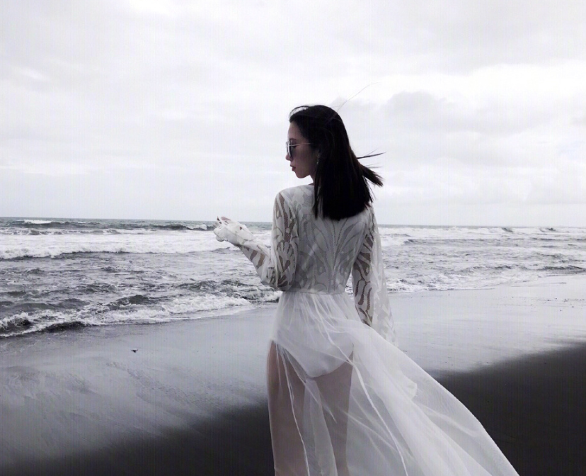 清纯美女海边拍照图片 3