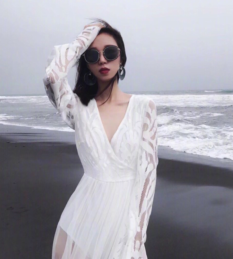 清纯美女海边拍照图片 4