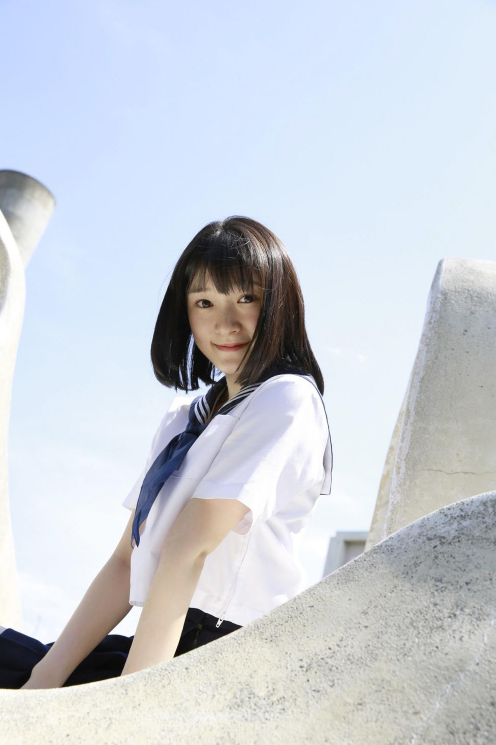 日本学生妹宮本佳林俏皮写真图片 3
