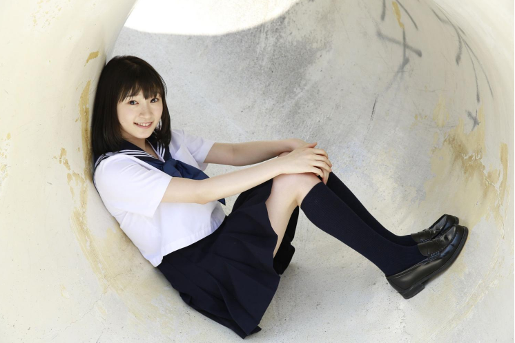 日本学生妹宮本佳林俏皮写真图片 4