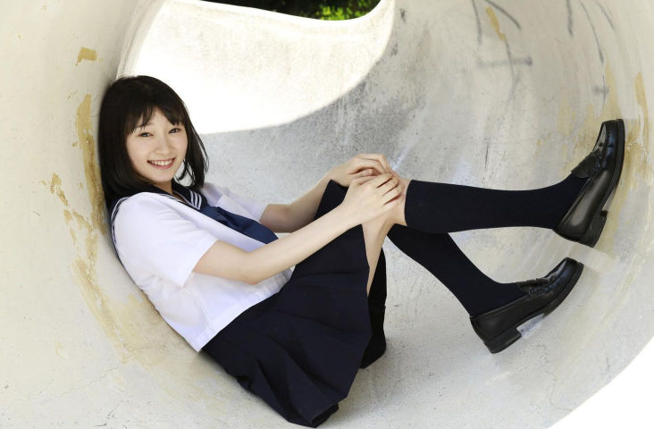 日本学生妹宮本佳林俏皮写真图片 6