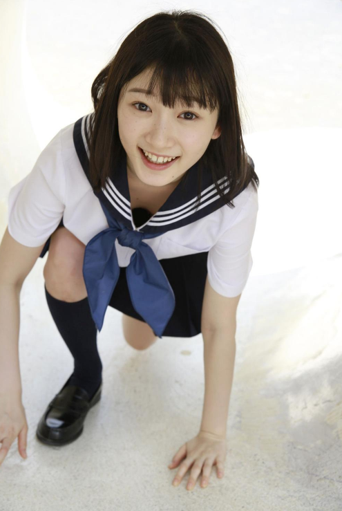 日本学生妹宮本佳林俏皮写真图片 8