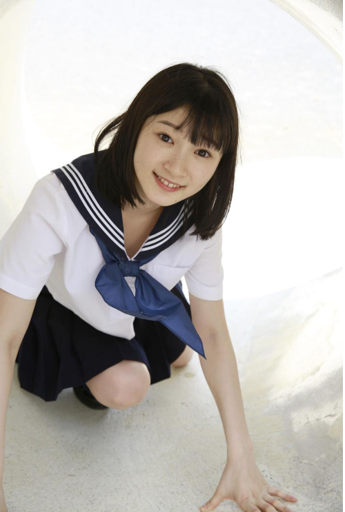 日本学生妹宮本佳林俏皮写真图片 10